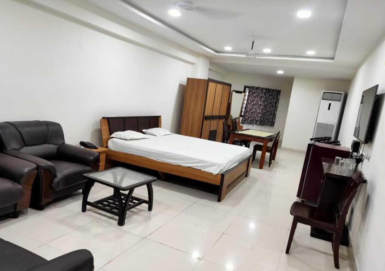 Hotel Santoshi Hometel Raichur Екстер'єр фото