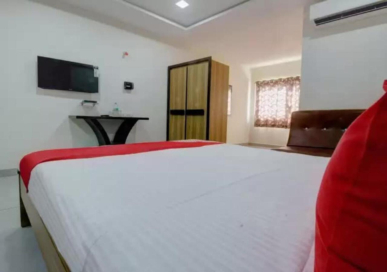 Hotel Santoshi Hometel Raichur Екстер'єр фото