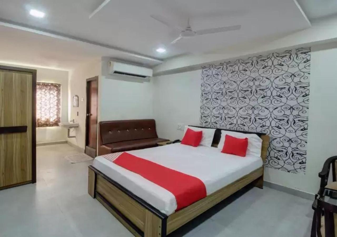 Hotel Santoshi Hometel Raichur Екстер'єр фото