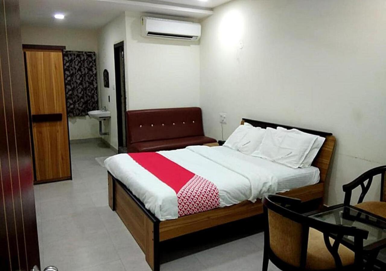 Hotel Santoshi Hometel Raichur Екстер'єр фото