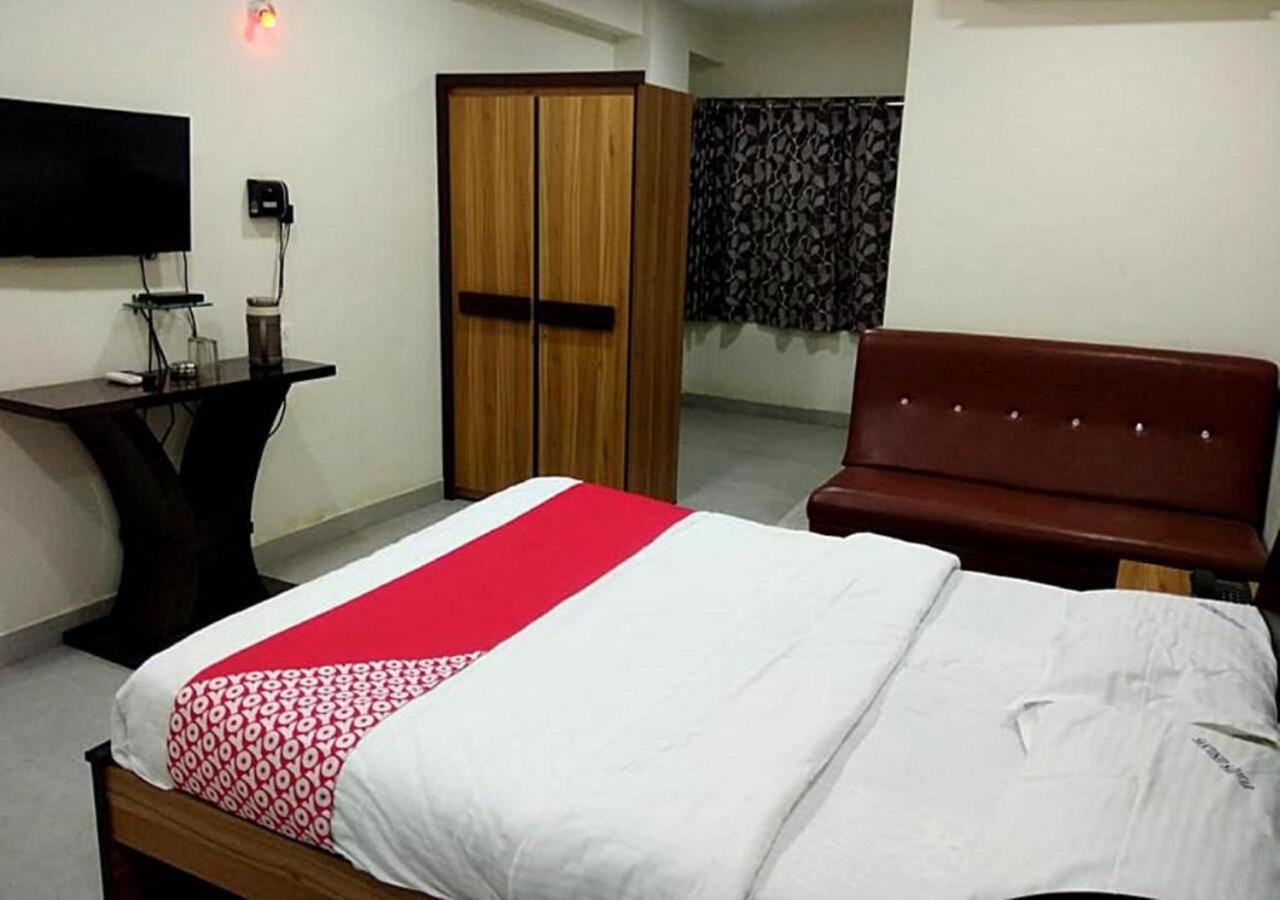 Hotel Santoshi Hometel Raichur Екстер'єр фото